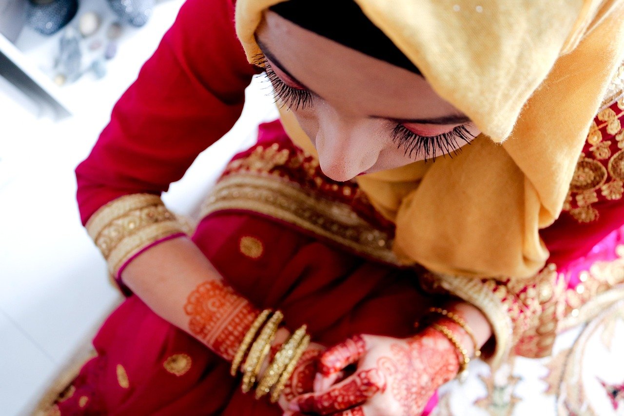 muslim, hijabi, hijab, saree, red, eid, bangles, henna, sari, dress, woman, clothing, hijabi, hijabi, hijabi, saree, eid, eid, eid, eid, eid, bangles, sari